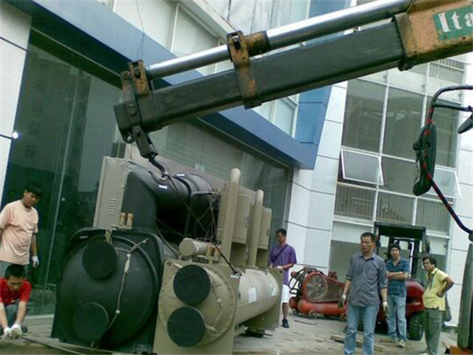 南和县随车吊和汽车吊的核心区别是什么？哪种更省钱？