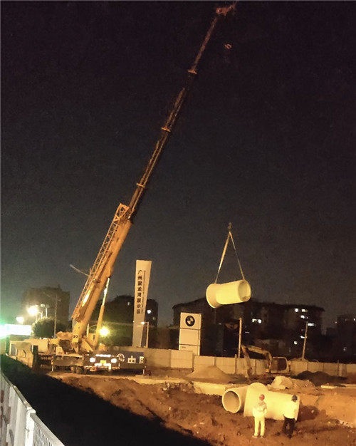 南和县“弯臂矫正”—— 吊车的 “形变补偿” 技术