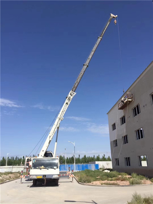 南和县“轻装强干”—— 吊车的 “轻量化臂架” 技术